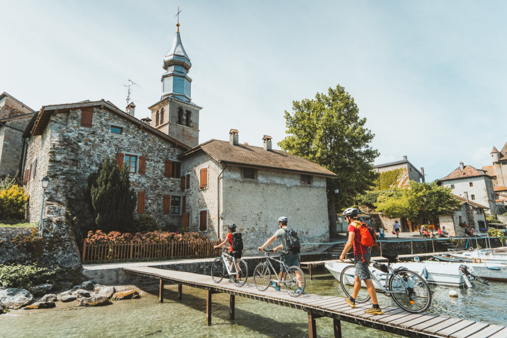 Balade à vélo à Yvoire dans le village médiéval