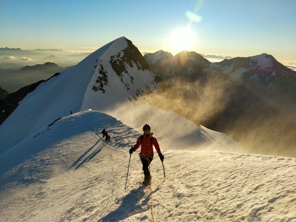 Mathilde Nicoud en train de gravir le sommet du Nadelhorn