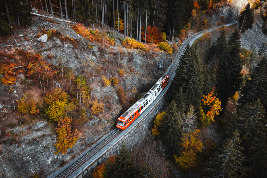 Vue du ciel le Mont-Blanc Express en automne