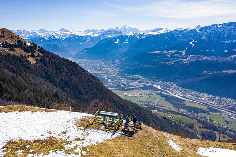 Vue du ciel depuis le Môle sur la vallée de l'Arve et le massif du Mont-Blanc © Arnaud Lesueur ATMB