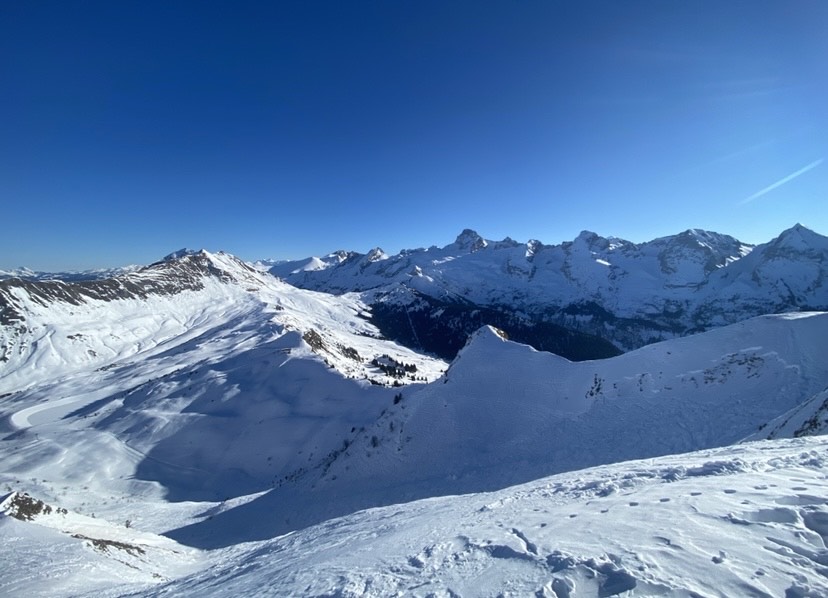 Vue sur les sommets depuis le domaine skiable du Grand-Bornand