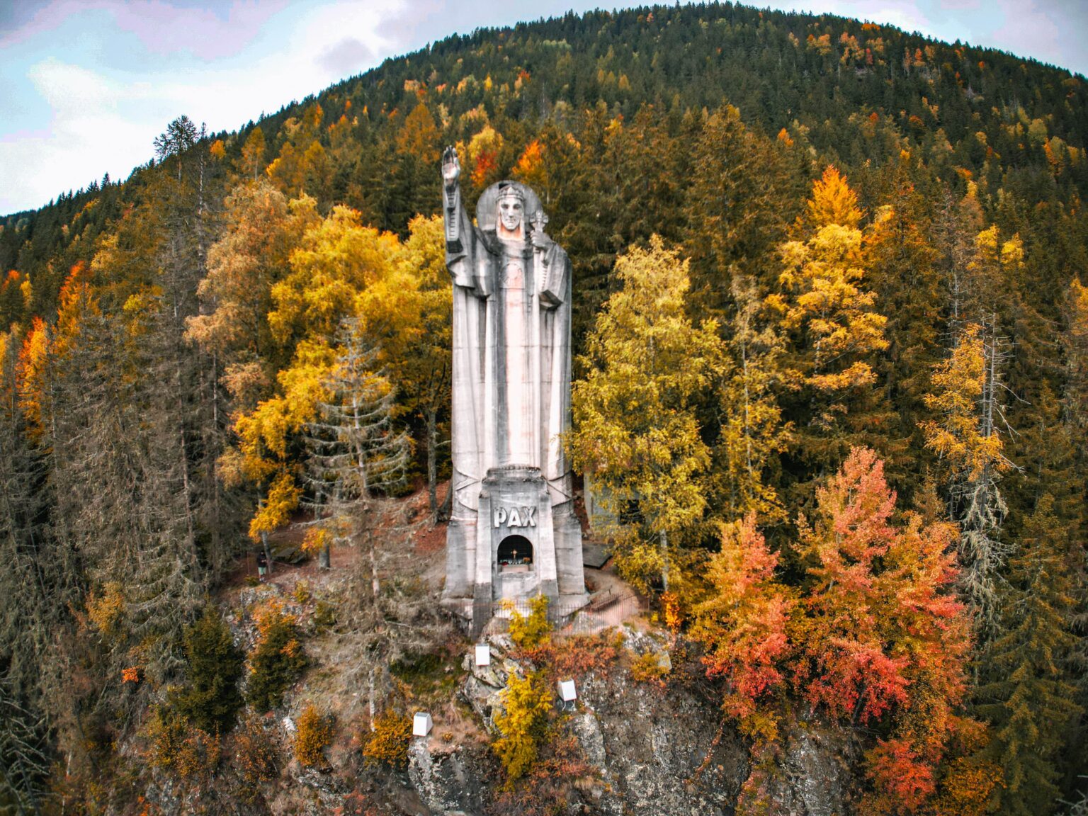 La statue du Christ-Roi aux Houches - Vivre en Haute-Savoie