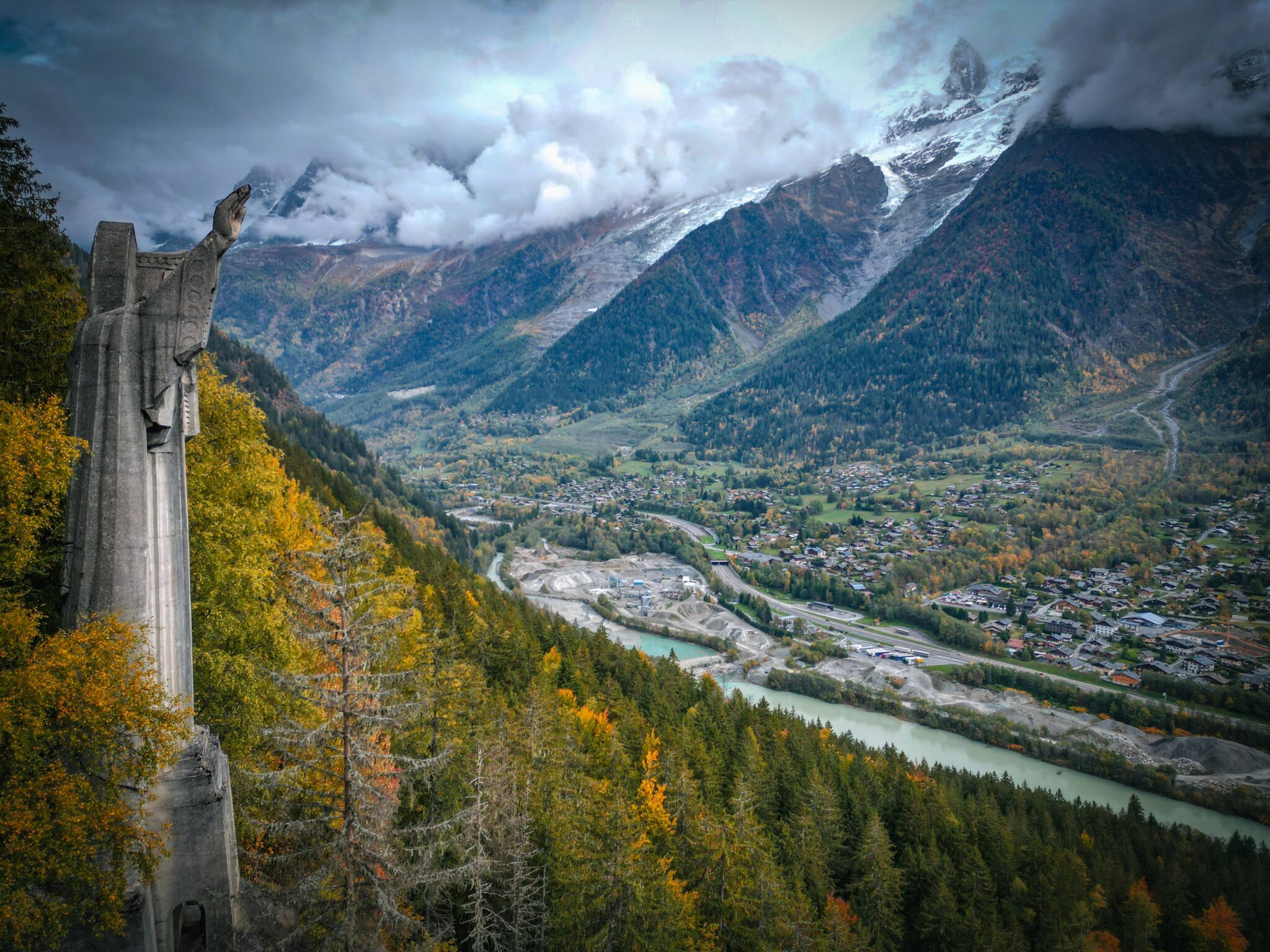 La statue du Christ-Roi aux Houches - Vivre en Haute-Savoie
