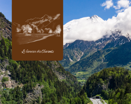 Les glaciers du massif du Mont-Blanc et le hameau des Chavants