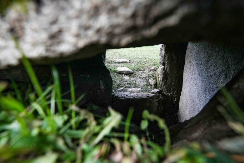 Intérieur du Dolmen Cave aux Fées