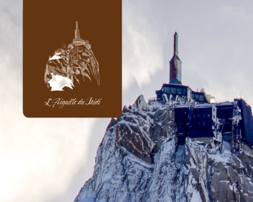 Aiguille du Midi et le Pas dans le vide dans la vallée de Chamonix