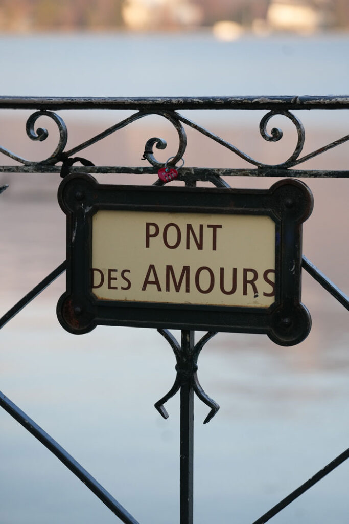 Panneau pont des amours Annecy ©ATMB