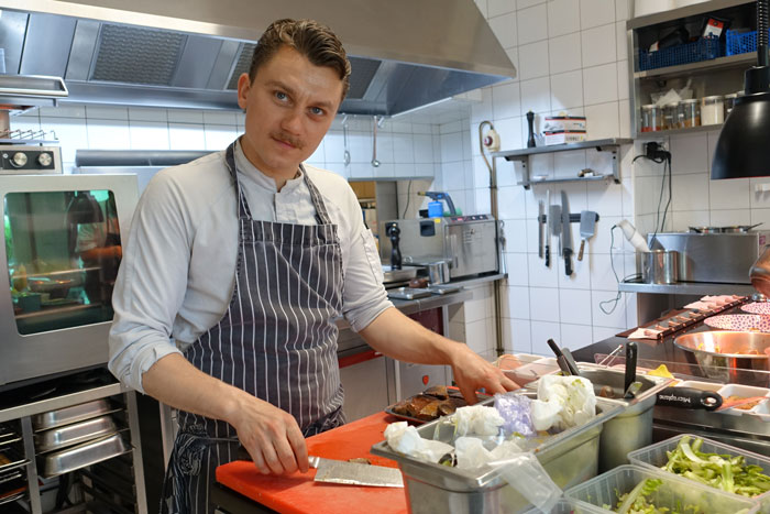Sylvestre Polus en cuisine ©Isabelle Corbex / ATMB
