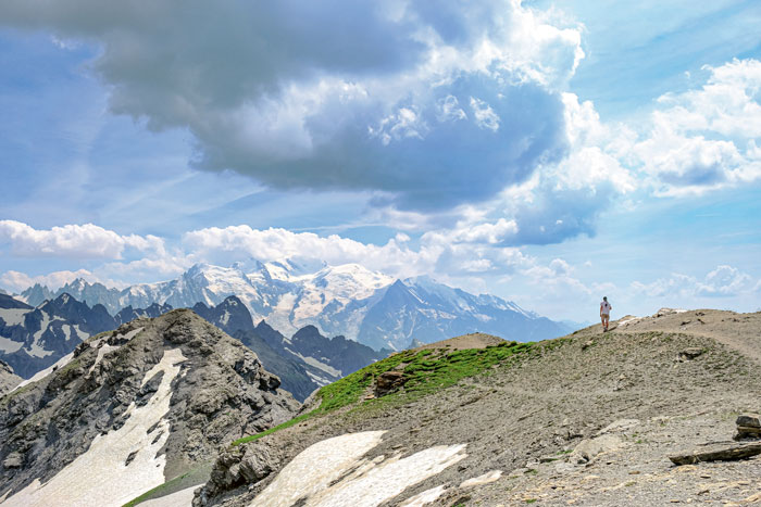 Sur l’arête de la Mortine, avec le massif du Mont-Blanc pour le plaisir des yeux.