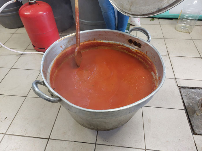 Les membres de l’association italienne du Faucigny utilisent l’origan pour parfumer leur sauce tomate. ©Isabelle Corbex / ATMB